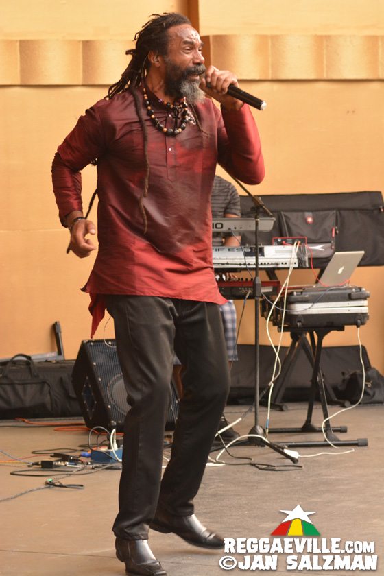 Yami Bolo, Akae Beka, Prezident Brown