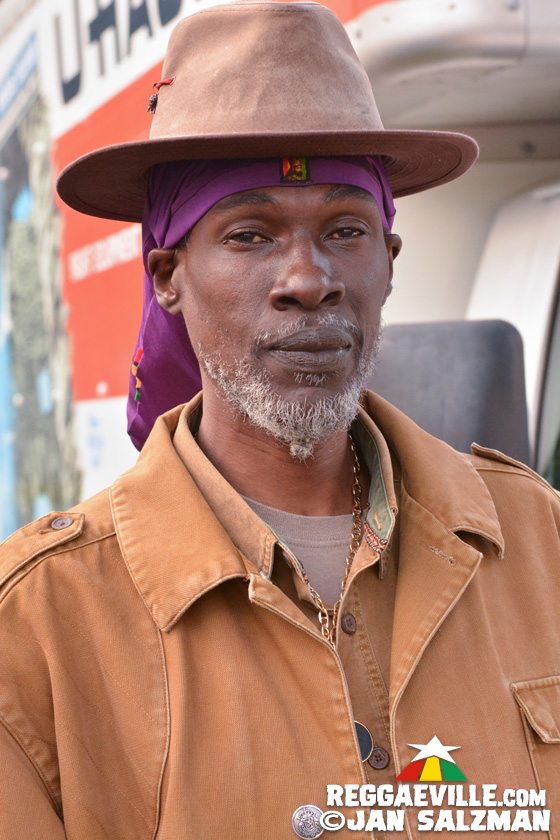 Yami Bolo, Akae Beka, Prezident Brown