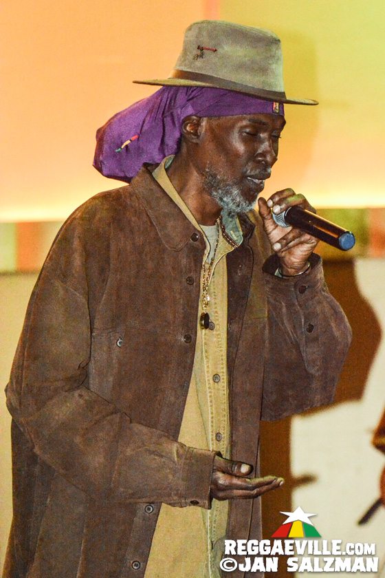 Yami Bolo, Akae Beka, Prezident Brown