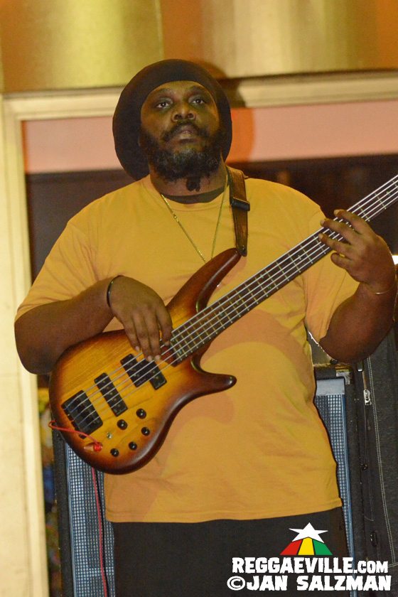 Yami Bolo, Akae Beka, Prezident Brown