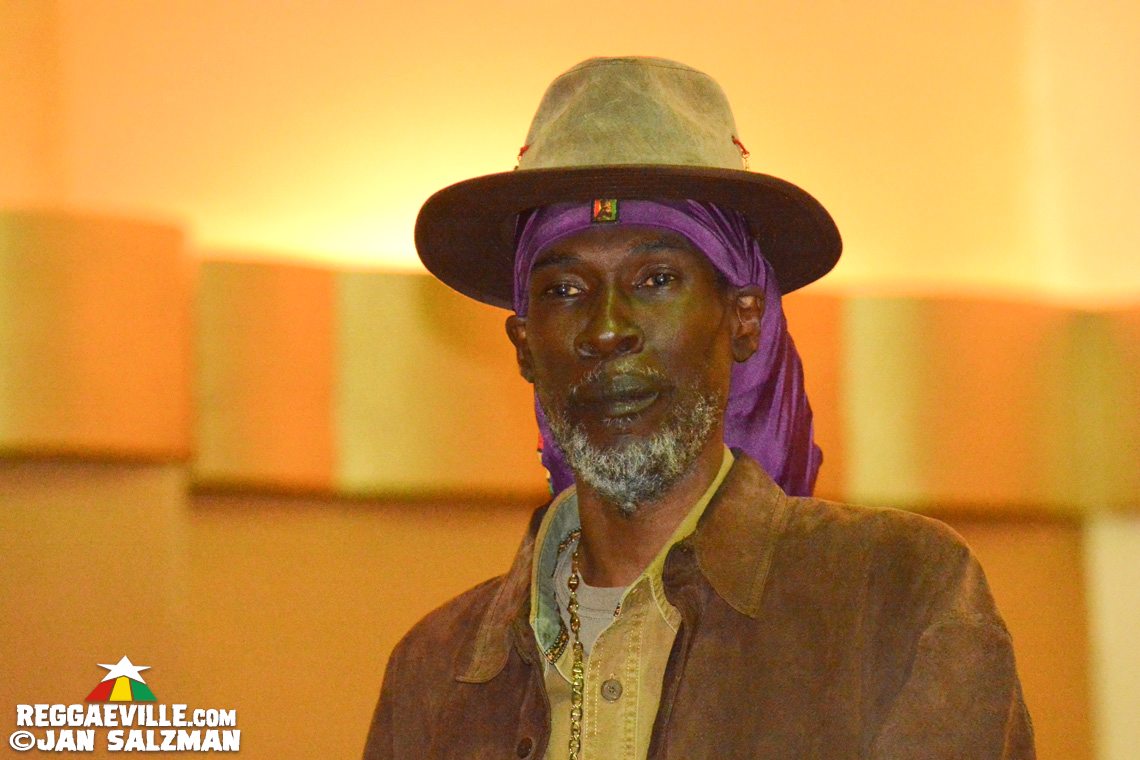 Yami Bolo, Akae Beka, Prezident Brown