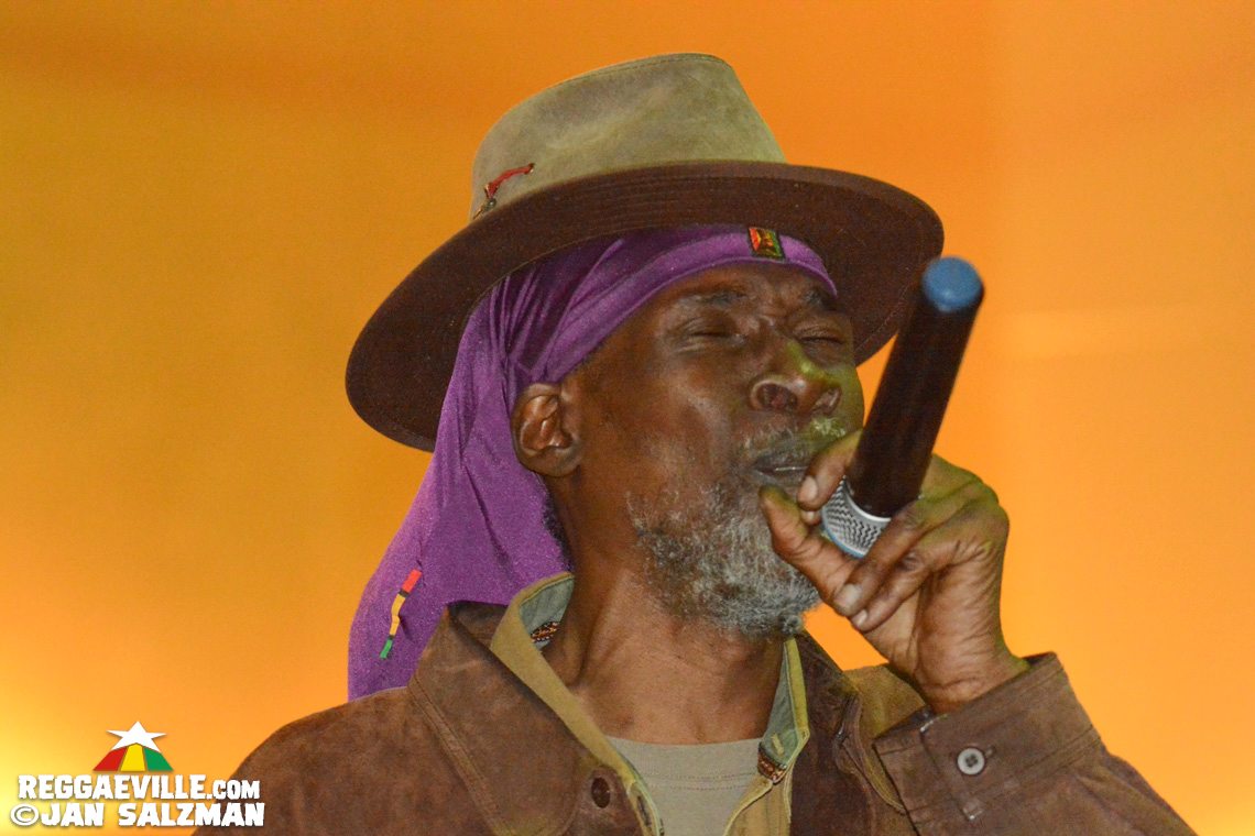 Yami Bolo, Akae Beka, Prezident Brown