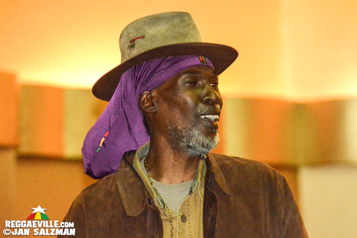 Yami Bolo, Akae Beka, Prezident Brown