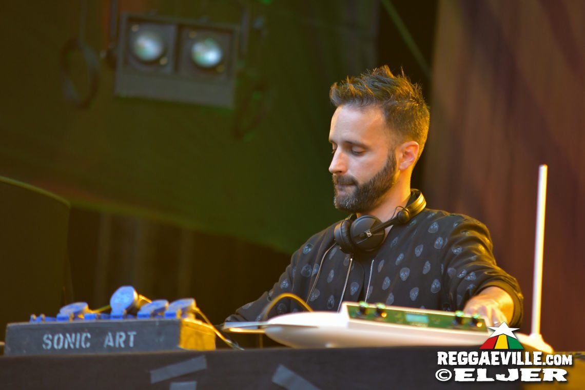 ManuDigital feat. Lt. Stitchie, Andrew Murphy, Che Sudaka