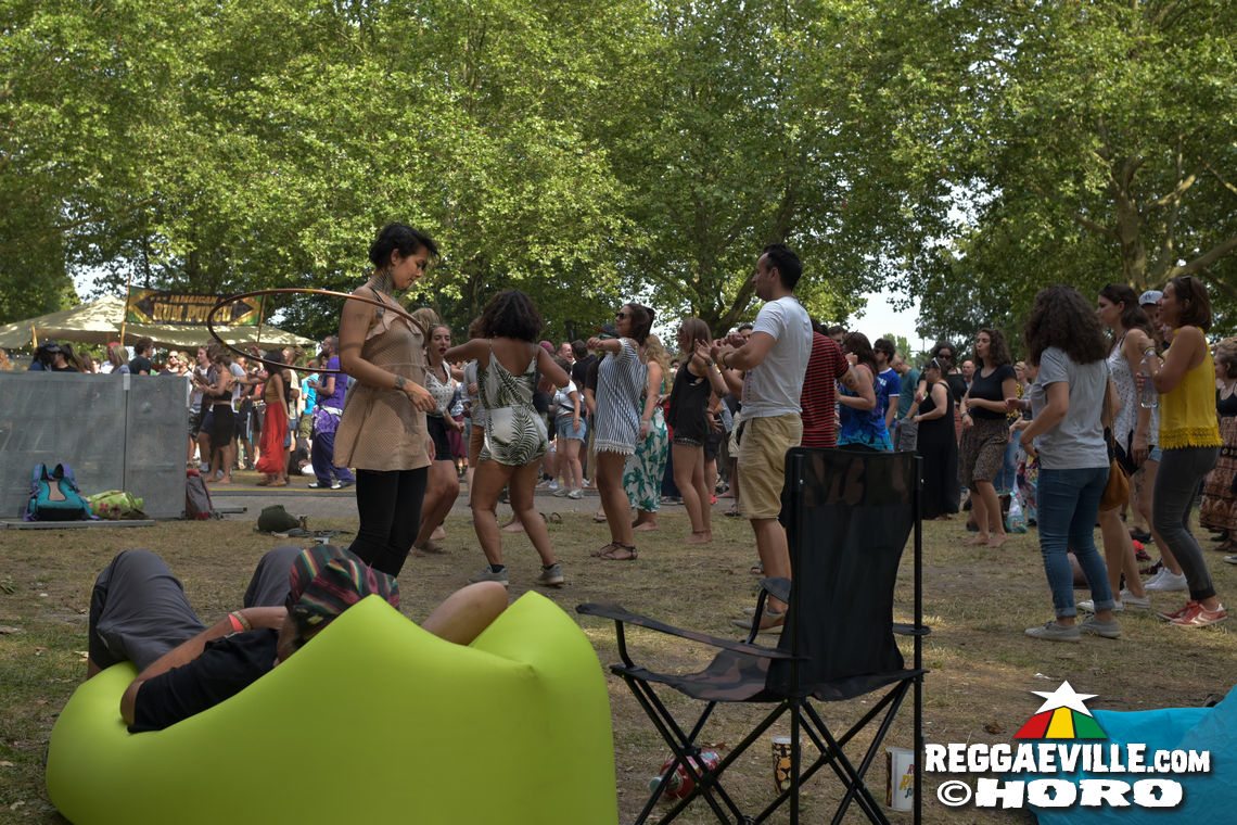 ManuDigital feat. Lt. Stitchie, Andrew Murphy, Che Sudaka