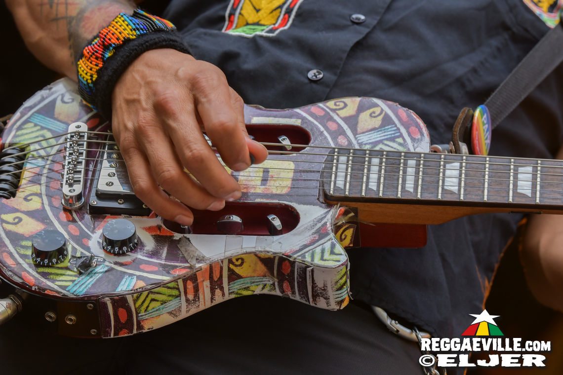 ManuDigital feat. Lt. Stitchie, Andrew Murphy, Che Sudaka