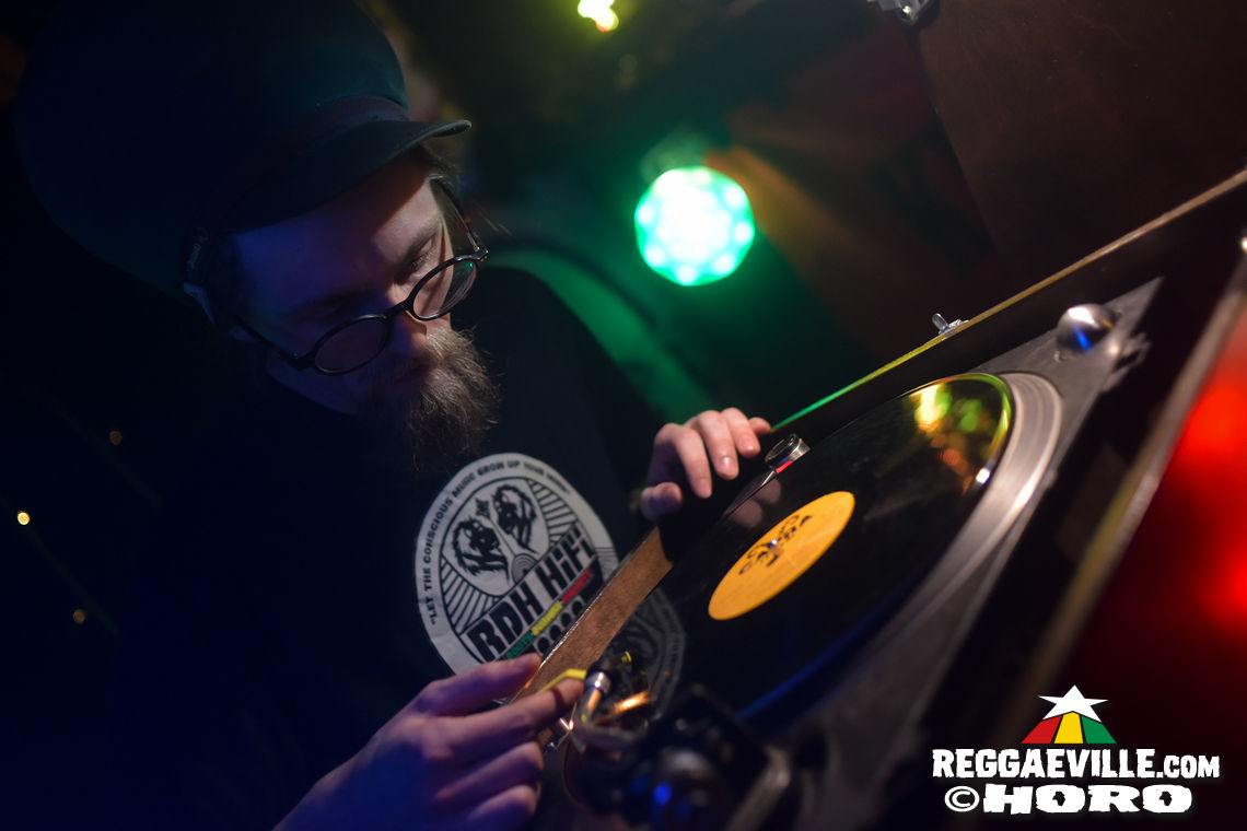 Zion Garden Soundsystem meets Lions Den