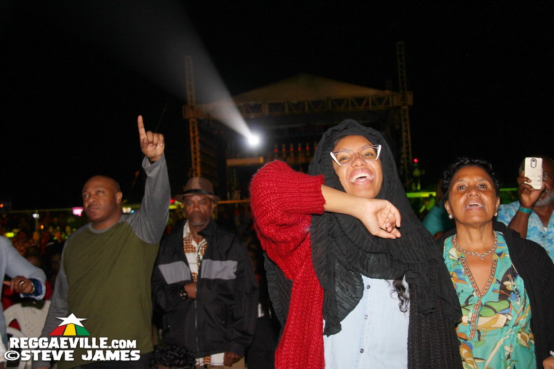 Chi Ching Ching feat. Queen Omega, Terry Linen, Stevie Face