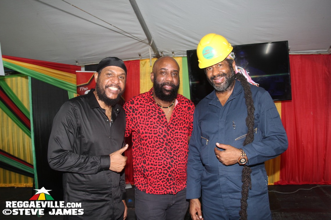 Chi Ching Ching feat. Queen Omega, Terry Linen, Stevie Face