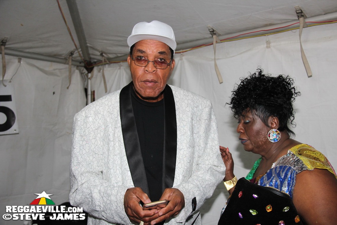 Chi Ching Ching feat. Queen Omega, Terry Linen, Stevie Face