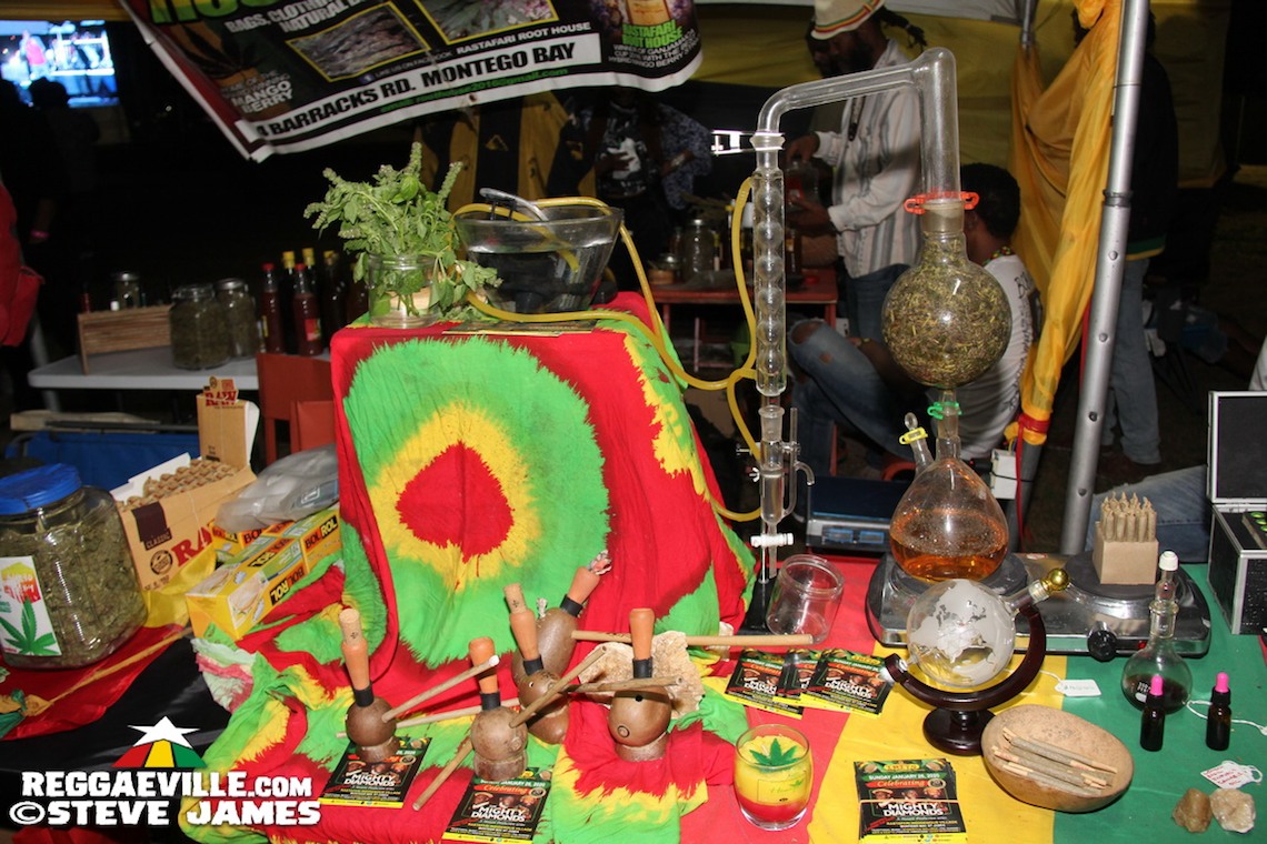 Chi Ching Ching feat. Queen Omega, Terry Linen, Stevie Face