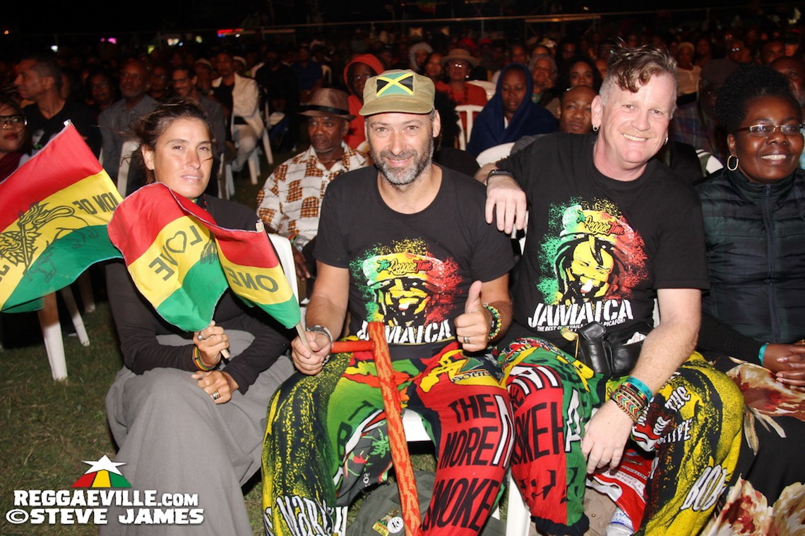 Chi Ching Ching feat. Queen Omega, Terry Linen, Stevie Face