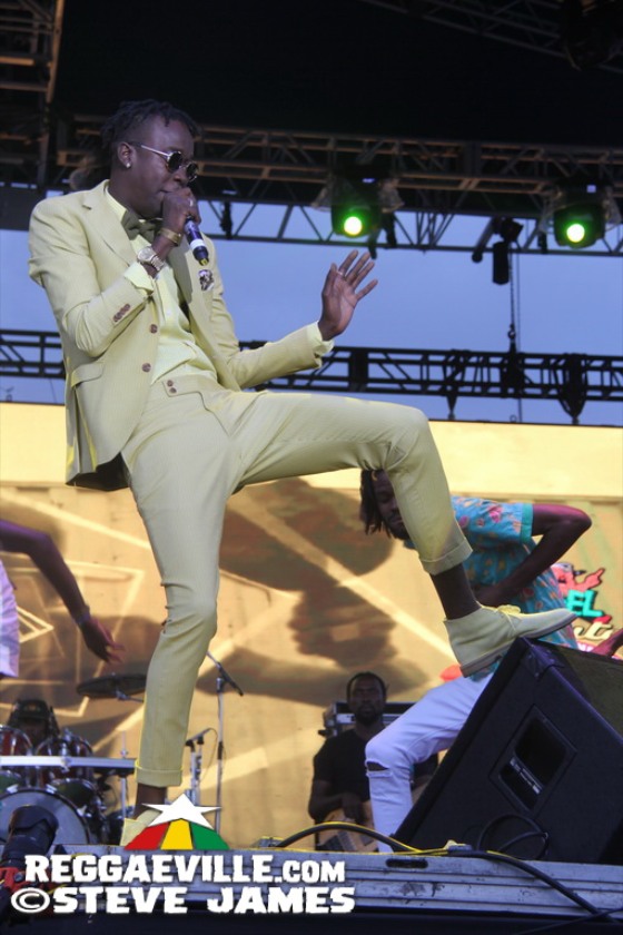 Chi Ching Ching feat. Queen Omega, Terry Linen, Stevie Face