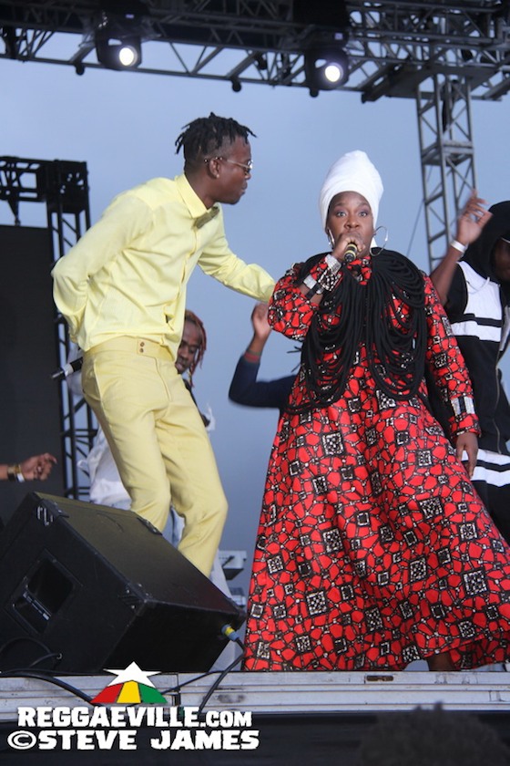 Chi Ching Ching feat. Queen Omega, Terry Linen, Stevie Face