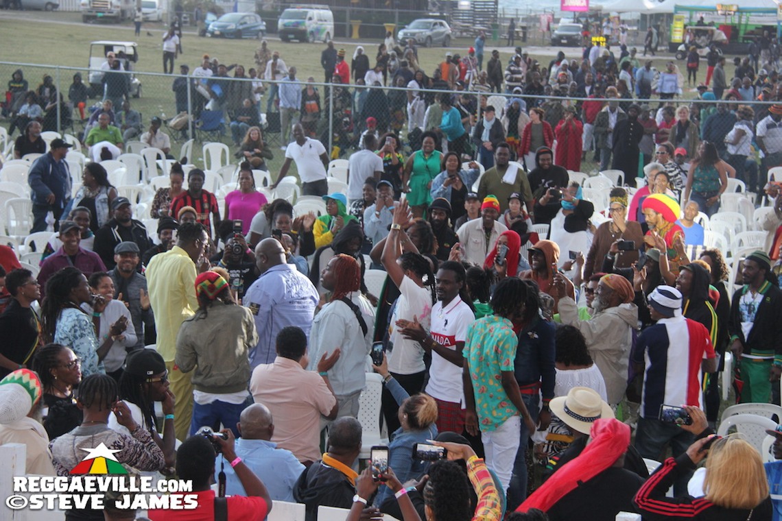 Chi Ching Ching feat. Queen Omega, Terry Linen, Stevie Face