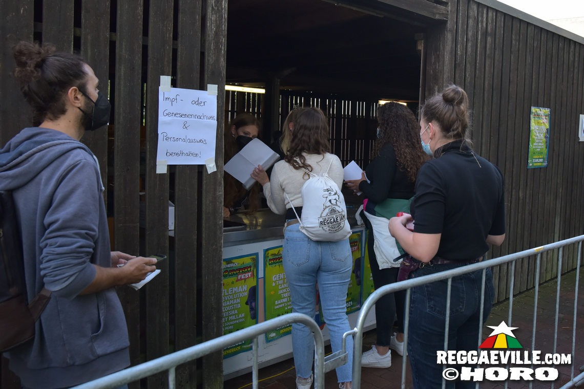 Treesha with Denham Smith & Festival Impressions