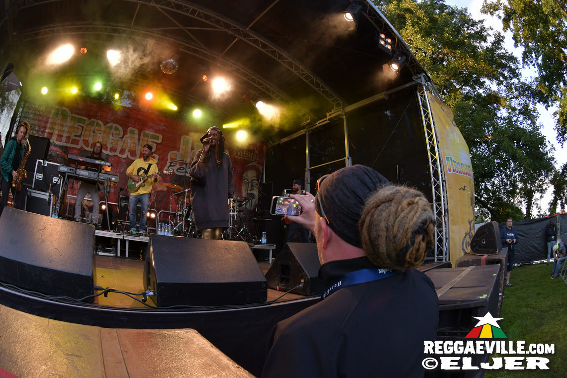 Treesha with Denham Smith & Festival Impressions