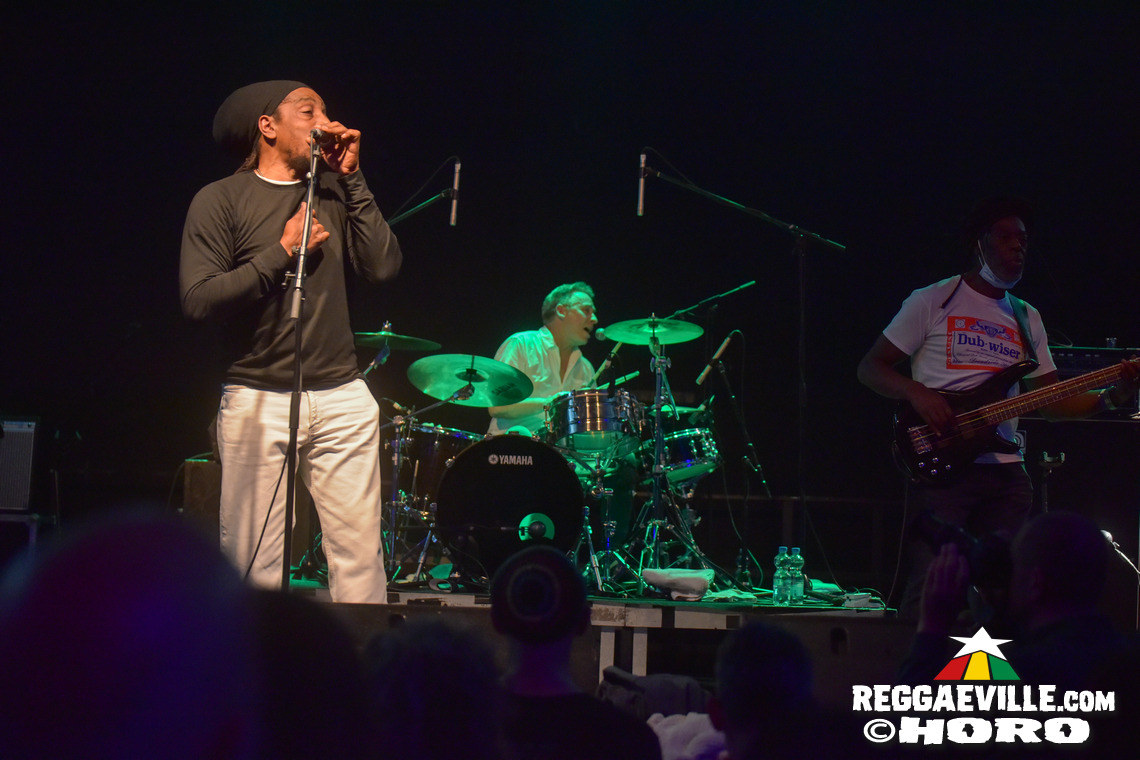 Dreadzone, Carlton Jumel Smith, The Stingers ATX