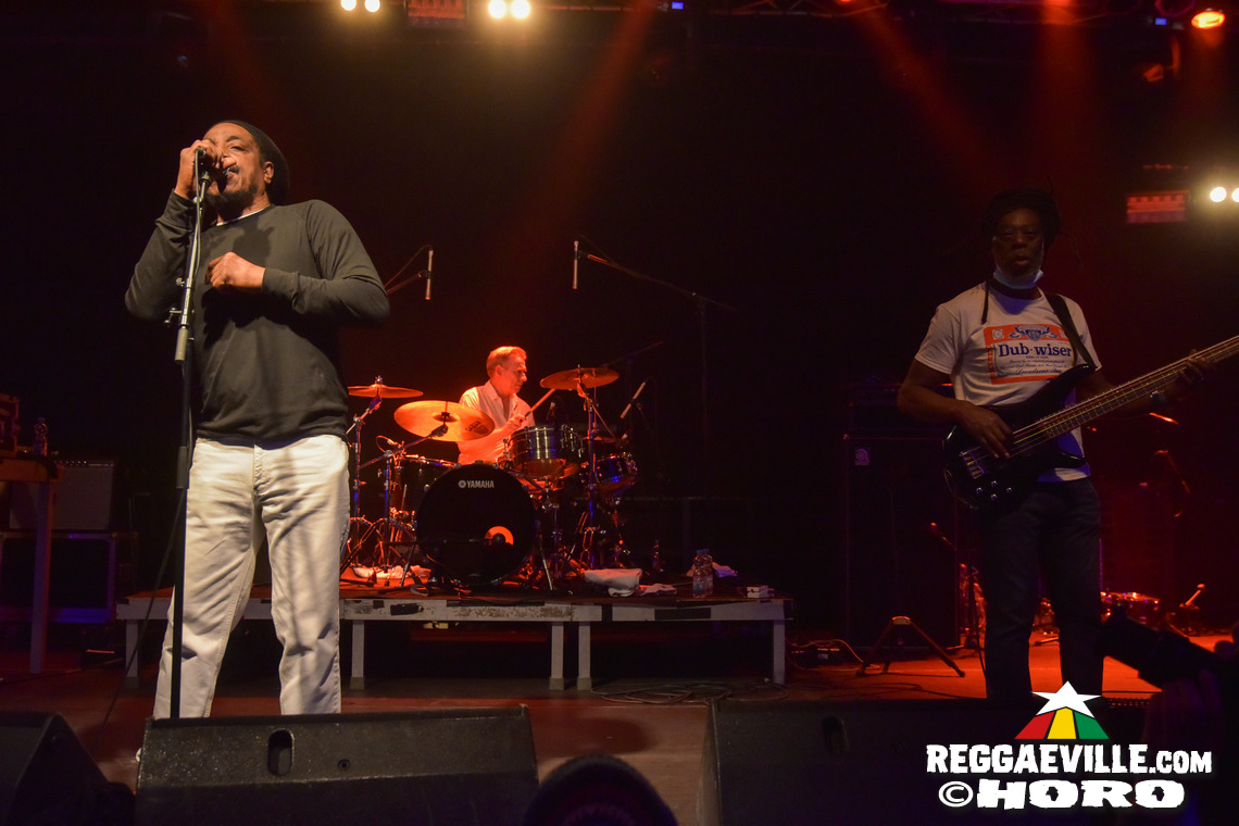 Dreadzone, Carlton Jumel Smith, The Stingers ATX