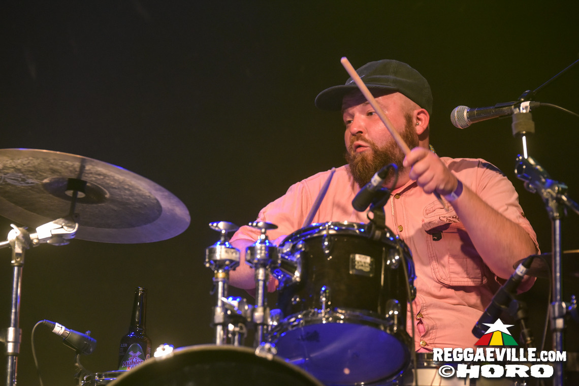 Keith & Tex feat. Rudy Mills with The Steadytones