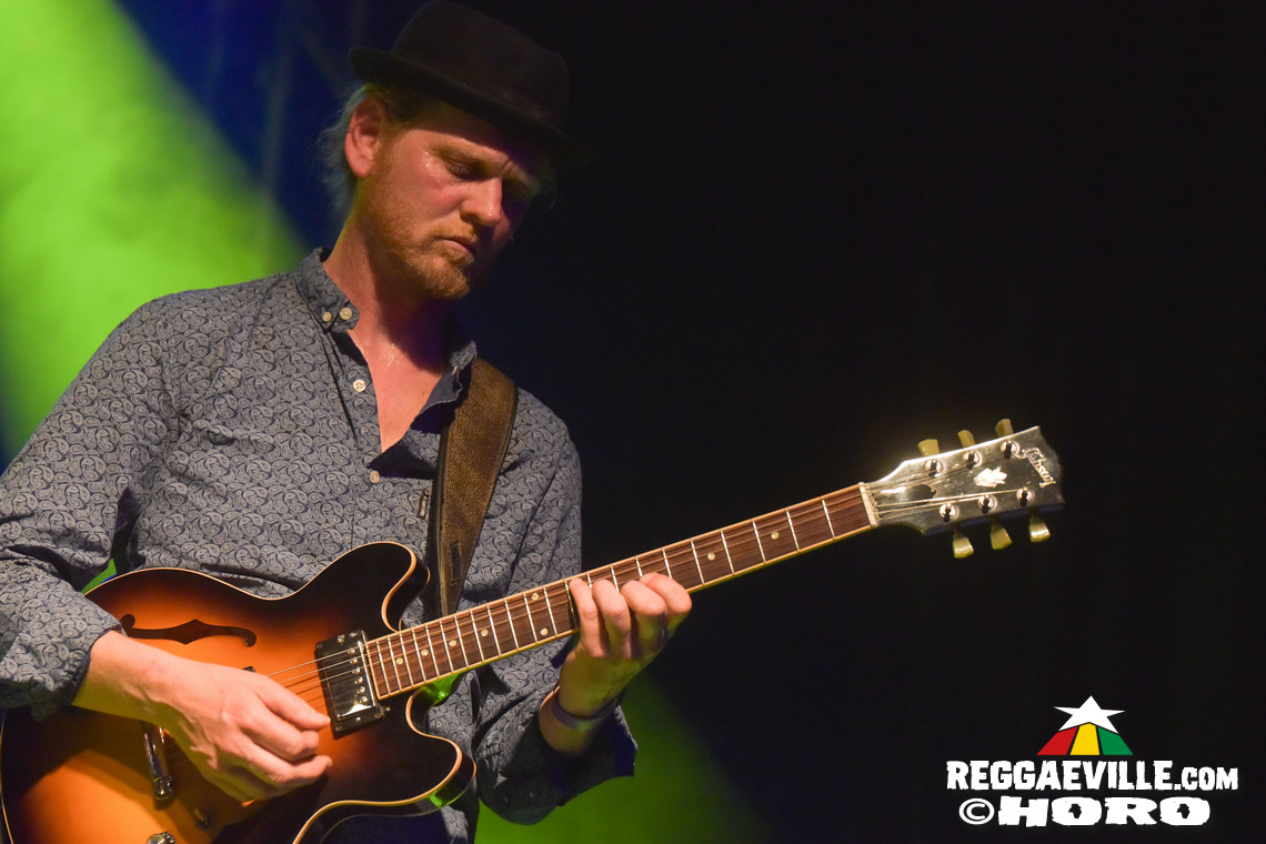 Keith & Tex feat. Rudy Mills with The Steadytones