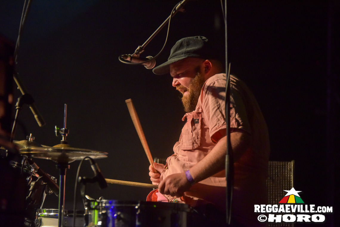 Keith & Tex feat. Rudy Mills with The Steadytones