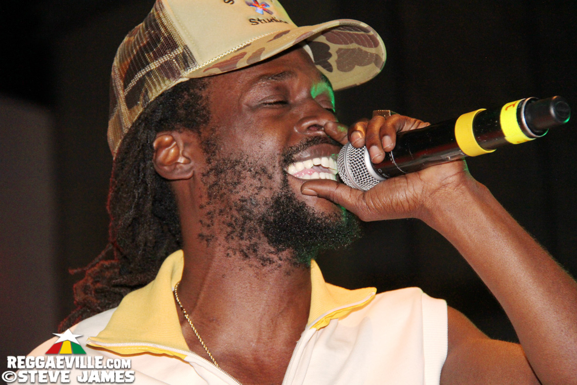 Lila Iké, Jesse Royal