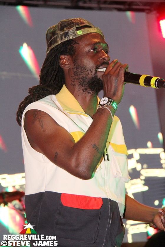 Lila Iké, Jesse Royal