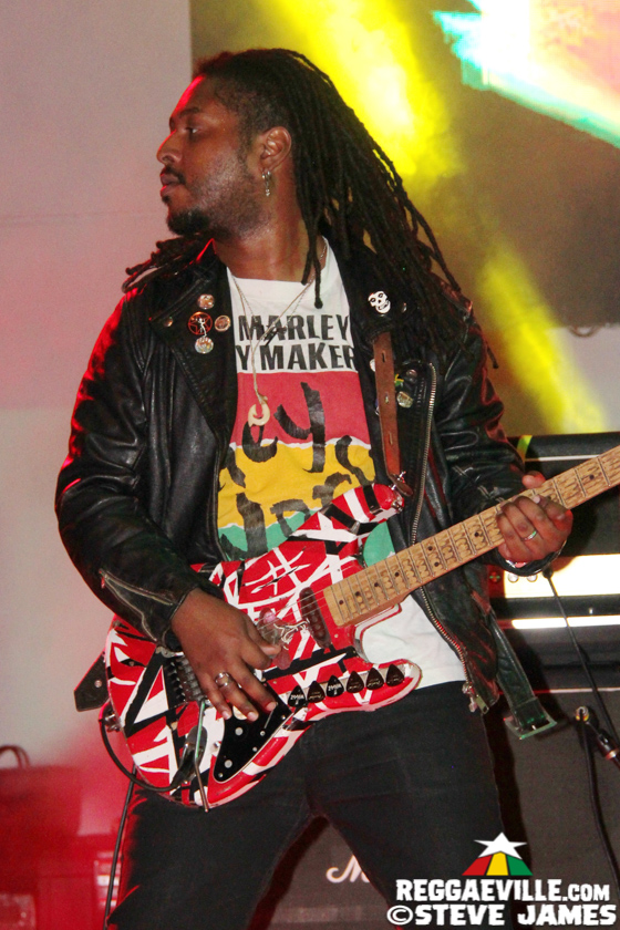 Lila Iké, Jesse Royal