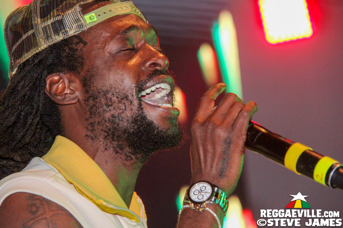 Lila Iké, Jesse Royal