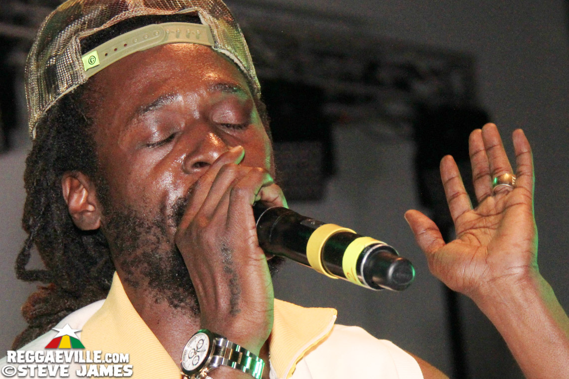 Lila Iké, Jesse Royal