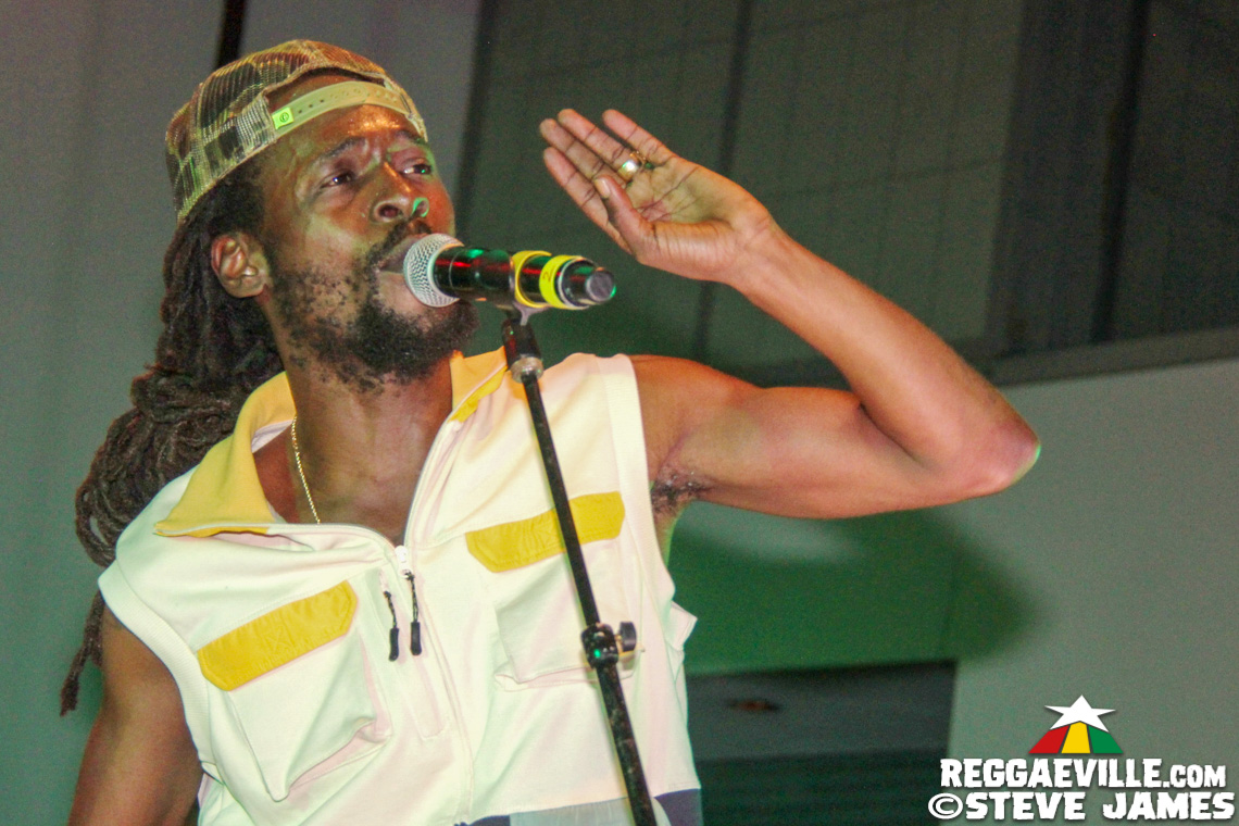 Lila Iké, Jesse Royal