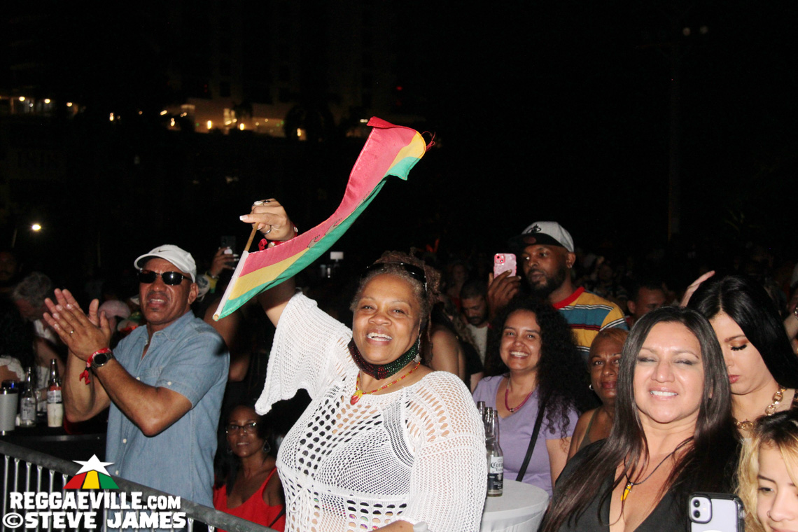 Lila Iké, Jesse Royal