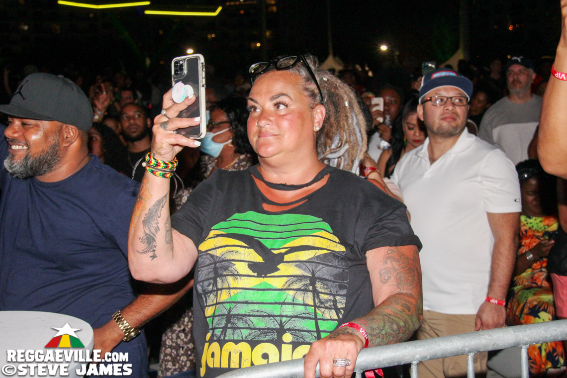 Lila Iké, Jesse Royal