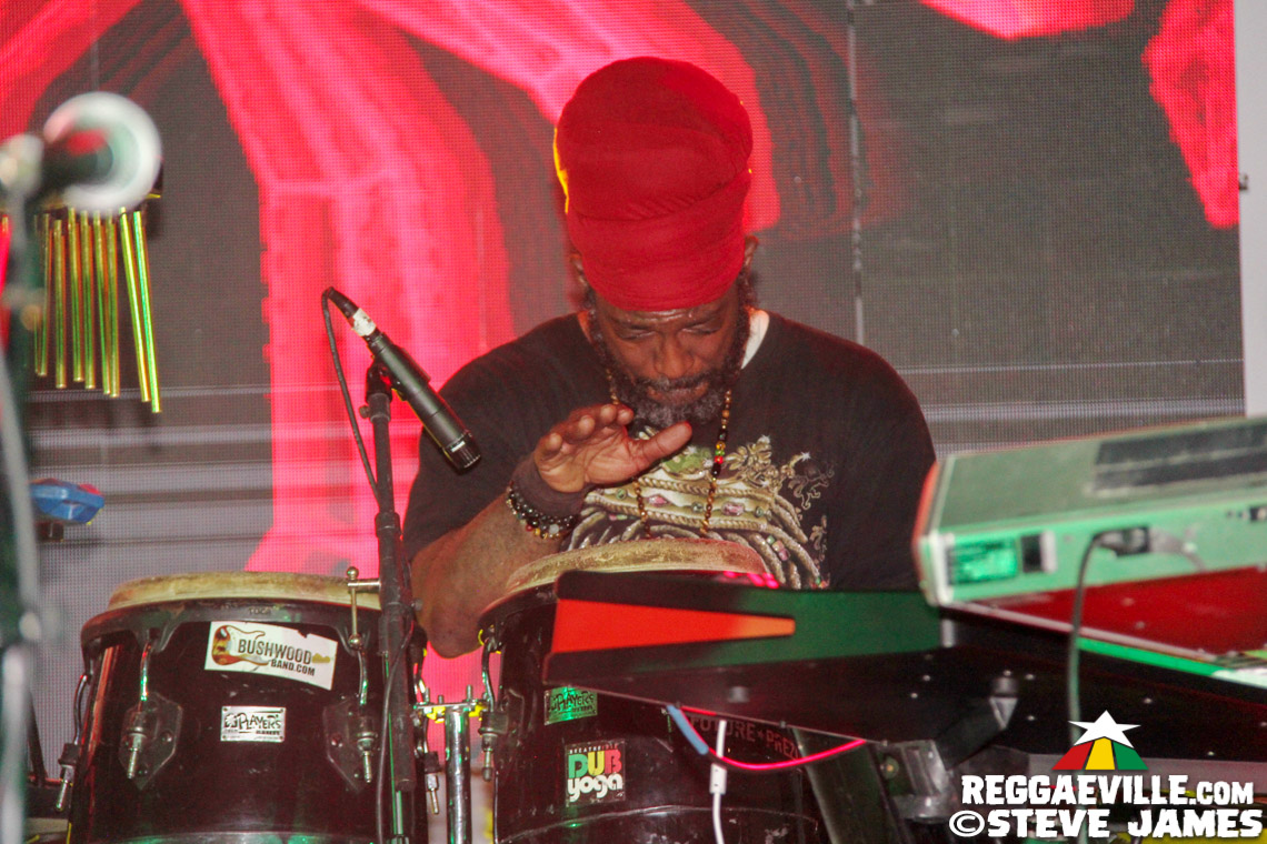 Lila Iké, Jesse Royal