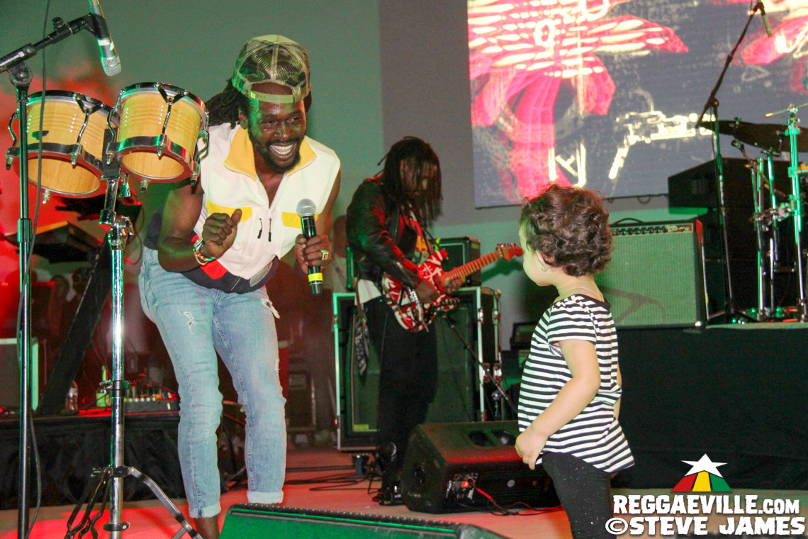 Lila Iké, Jesse Royal