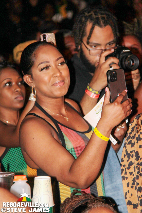 Lila Iké, Jesse Royal