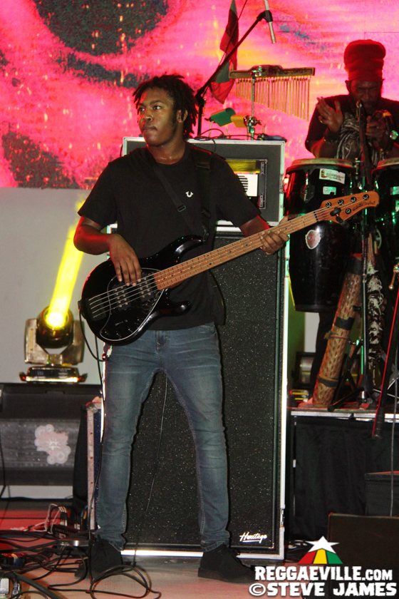 Lila Iké, Jesse Royal