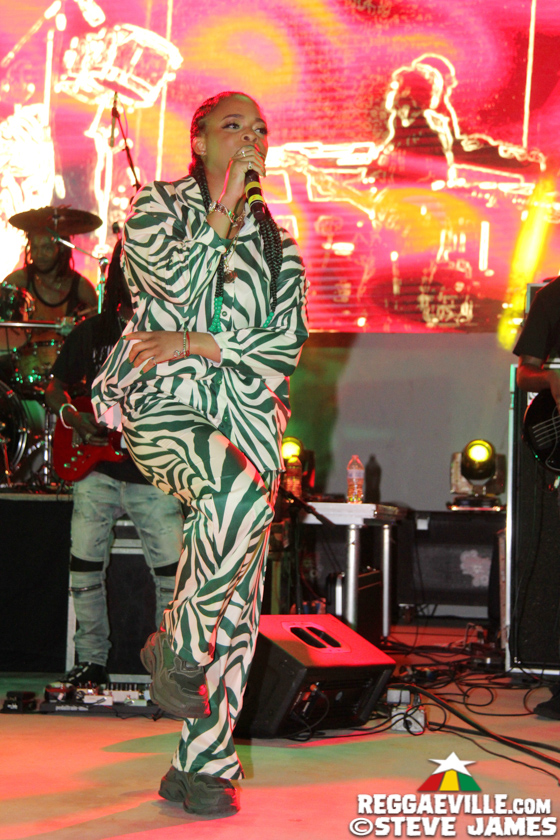 Lila Iké, Jesse Royal