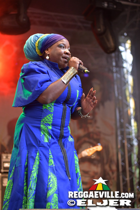 Queen Omega, Clinton Fearon, Turbulence