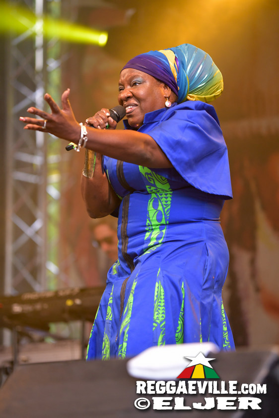 Queen Omega, Clinton Fearon, Turbulence