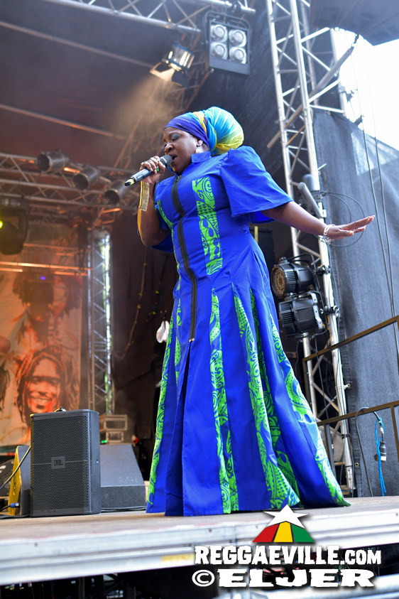 Queen Omega, Clinton Fearon, Turbulence