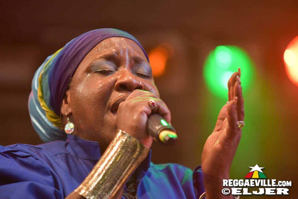 Queen Omega, Clinton Fearon, Turbulence