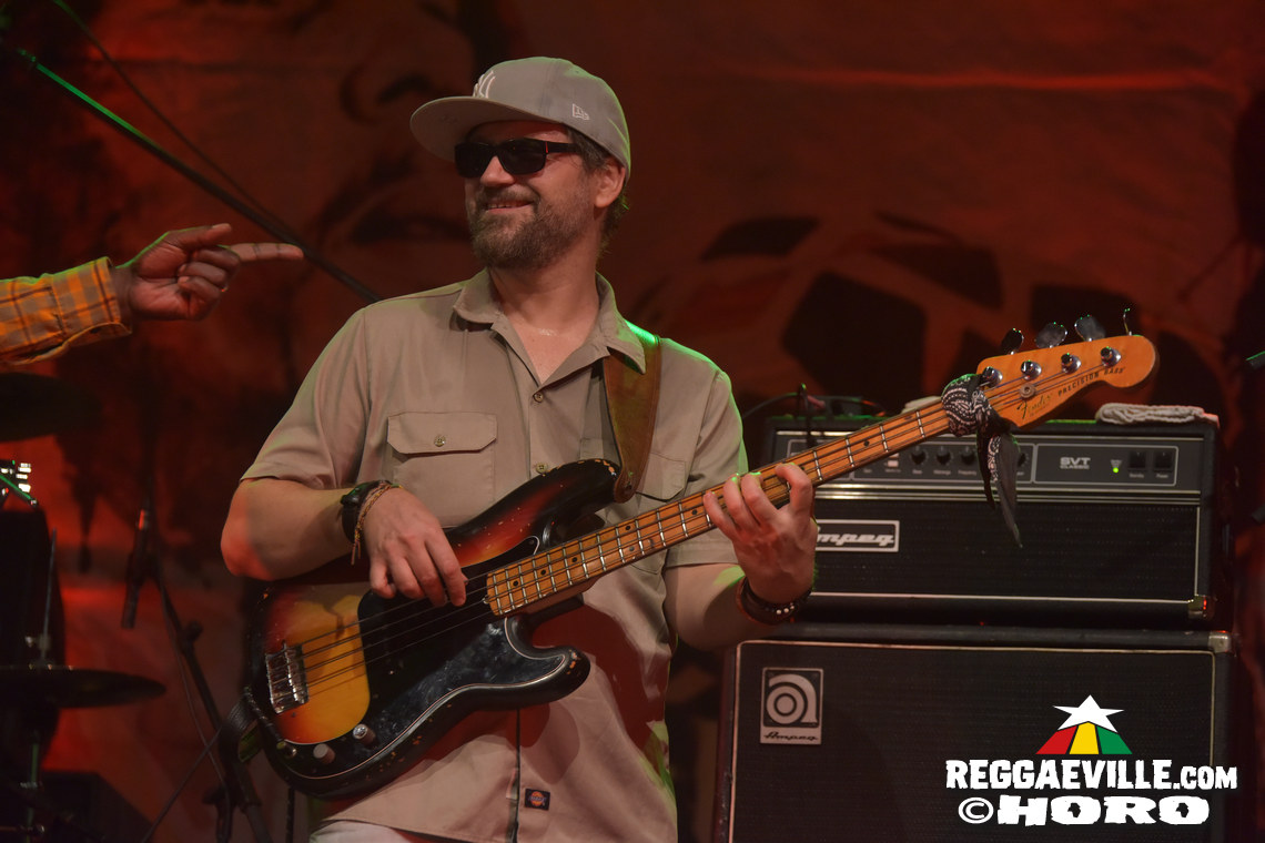 Queen Omega, Clinton Fearon, Turbulence