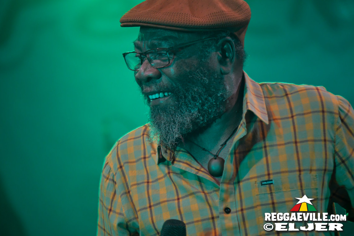 Queen Omega, Clinton Fearon, Turbulence