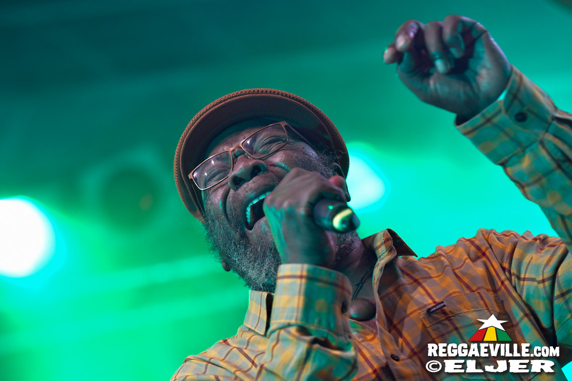 Queen Omega, Clinton Fearon, Turbulence