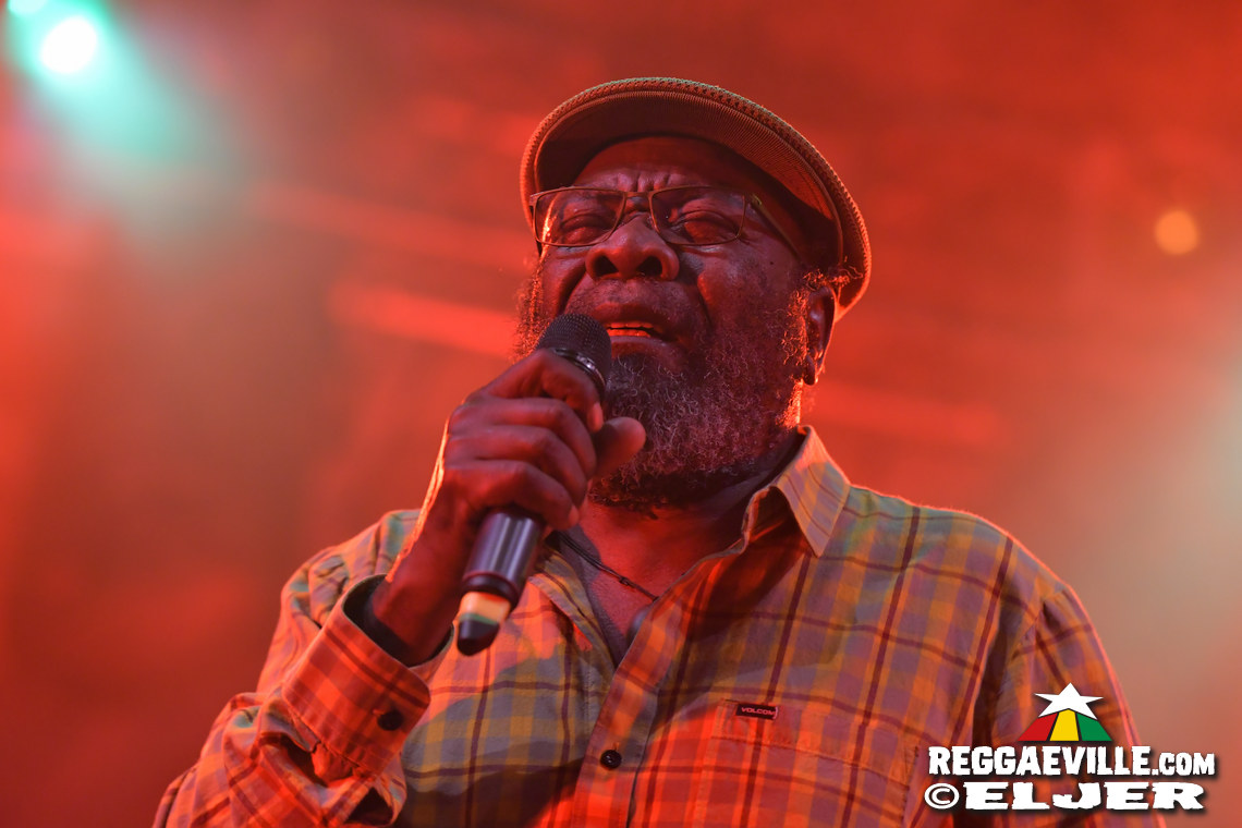 Queen Omega, Clinton Fearon, Turbulence