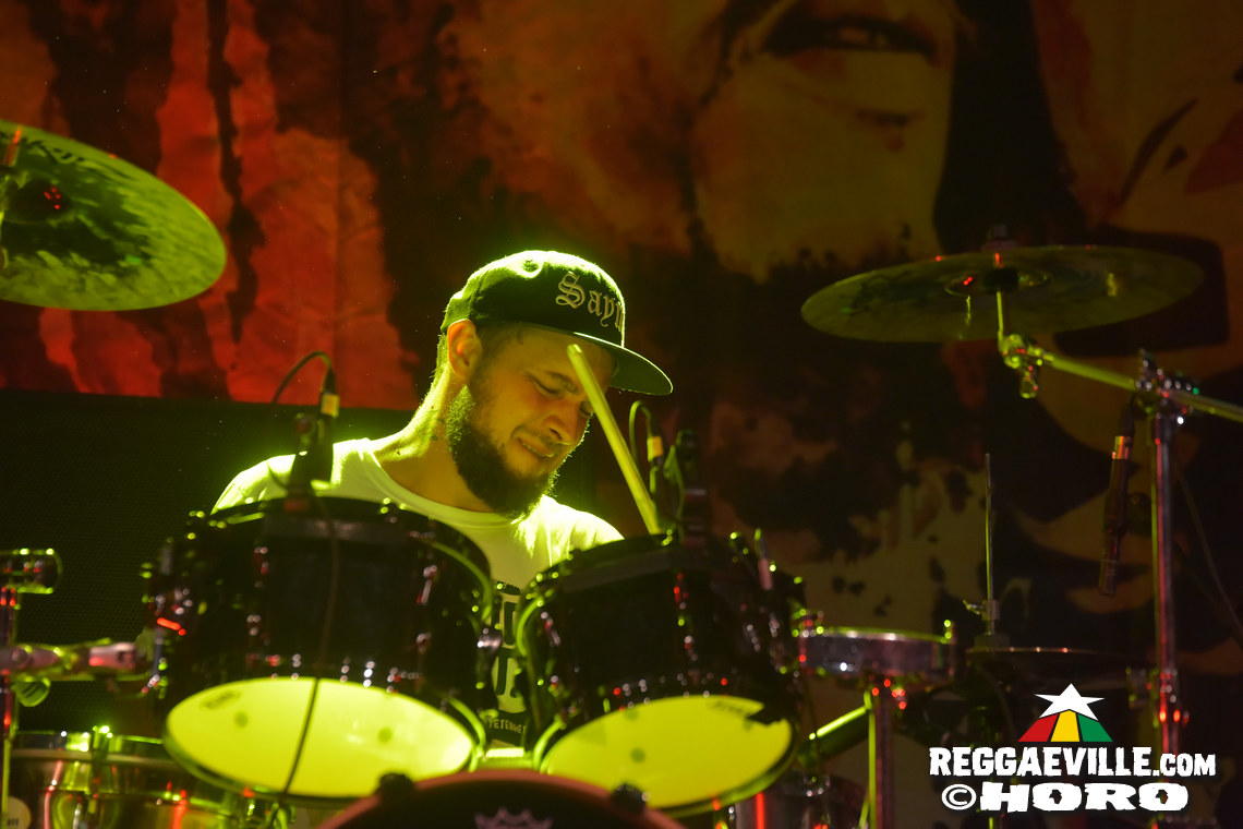 Queen Omega, Clinton Fearon, Turbulence