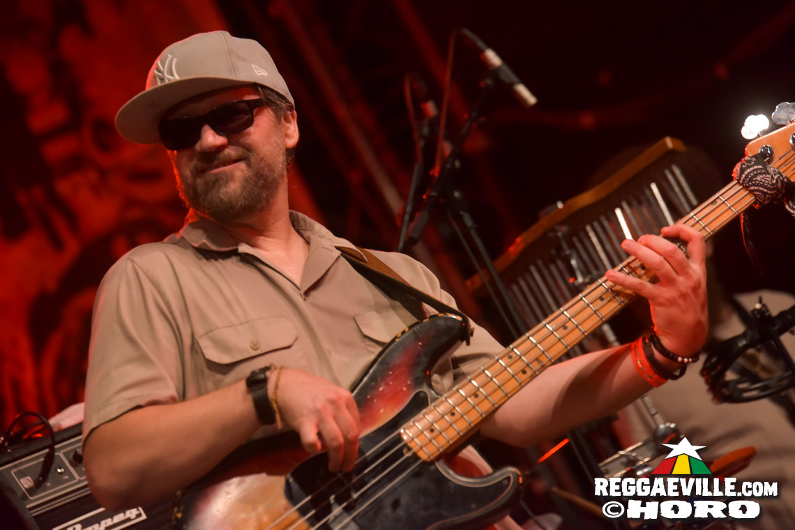 Queen Omega, Clinton Fearon, Turbulence