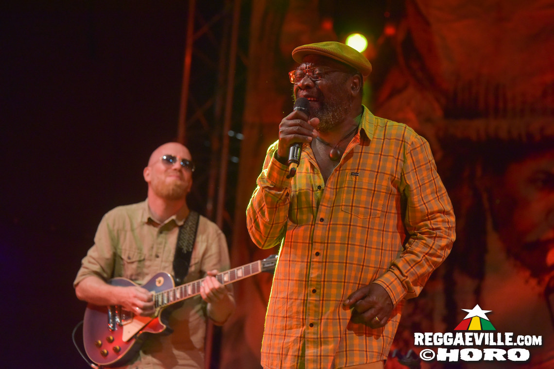 Queen Omega, Clinton Fearon, Turbulence